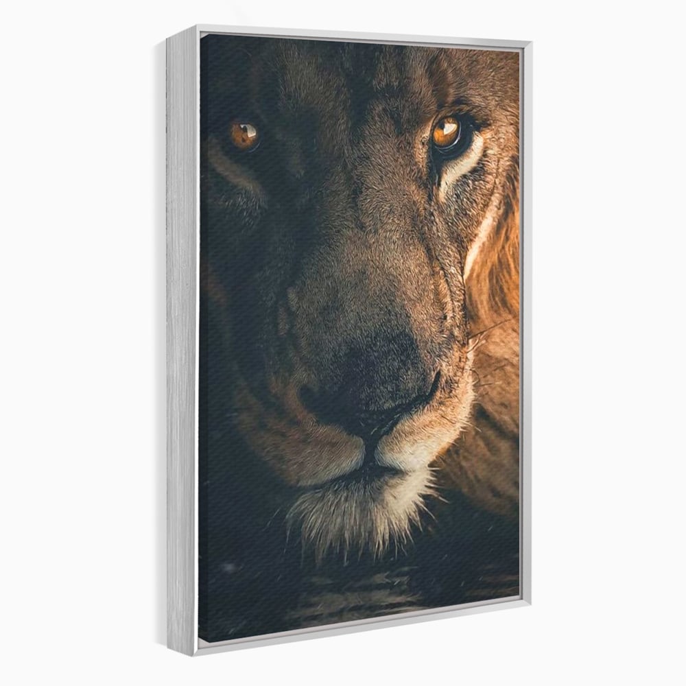 Tablou canvas cu tablou canvas cu prim-plan portret de leu, in rama de aluminiu argintiu